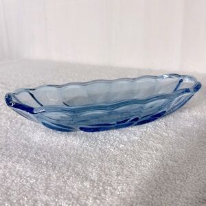 Vintage Old Williamsburg Blue Glass Scalloped Edge Banana Split Dessert Dish